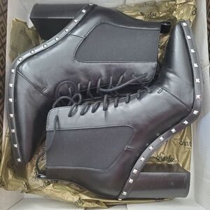 Charles by Charles David Booties, Black, 71/2 M